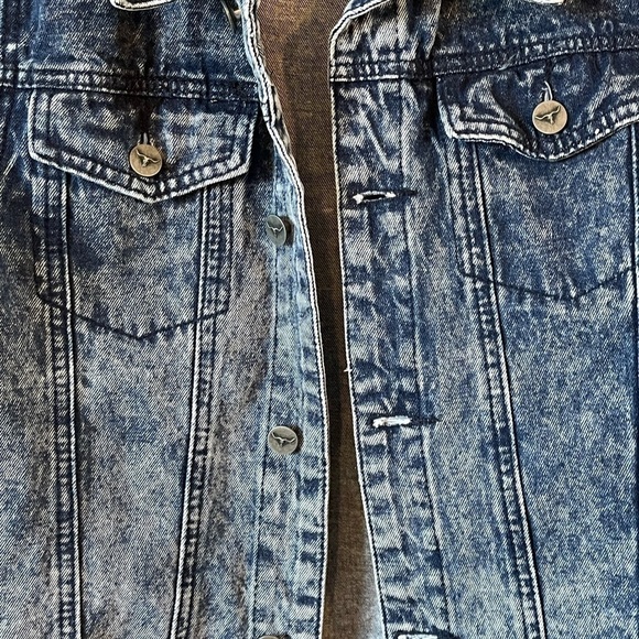 Liquor n Poker Jean jacket in a XSmall layer denim - Picture 6 of 10